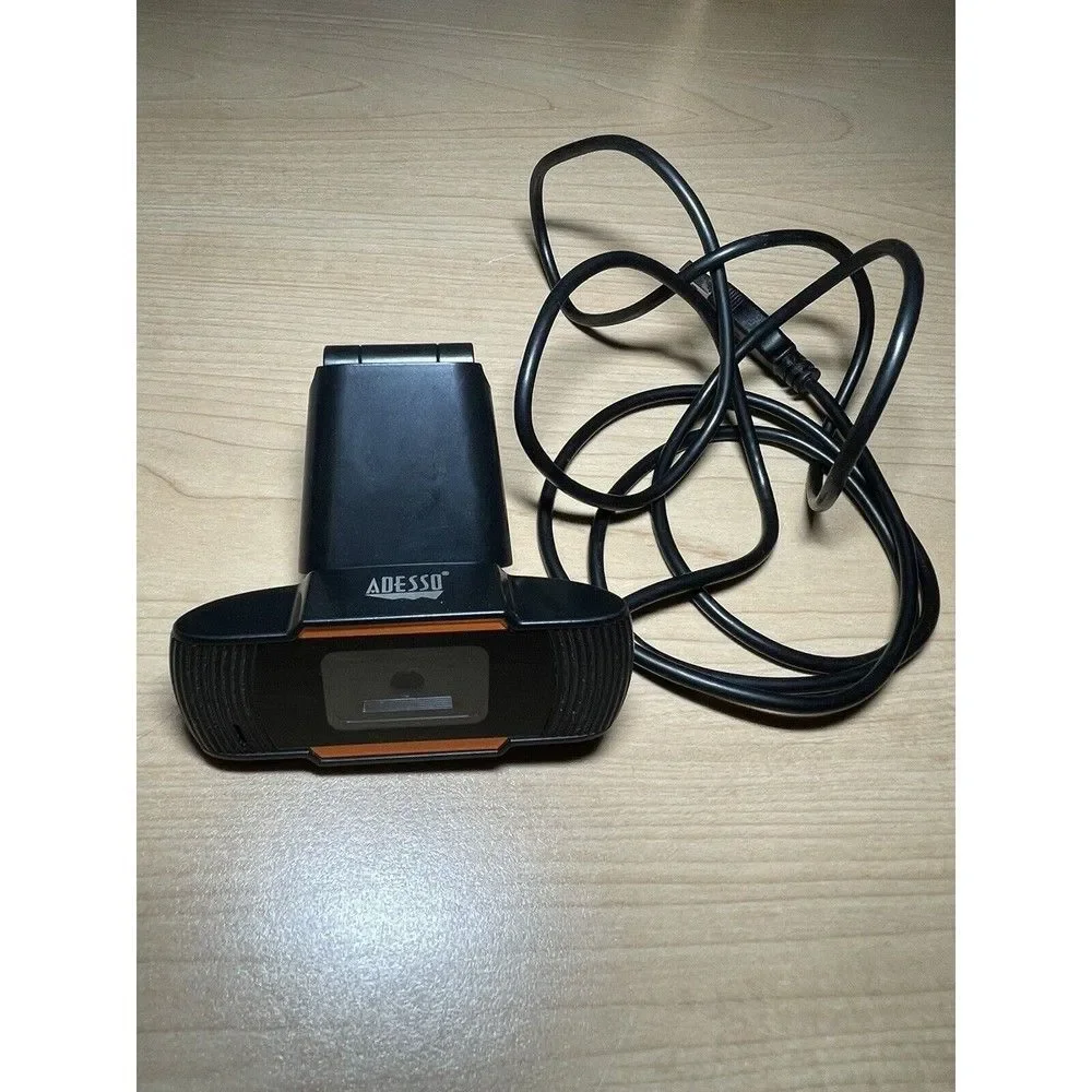 Adesso CYBERTRACK H2 480P USB Webcam with Built-in Microphone